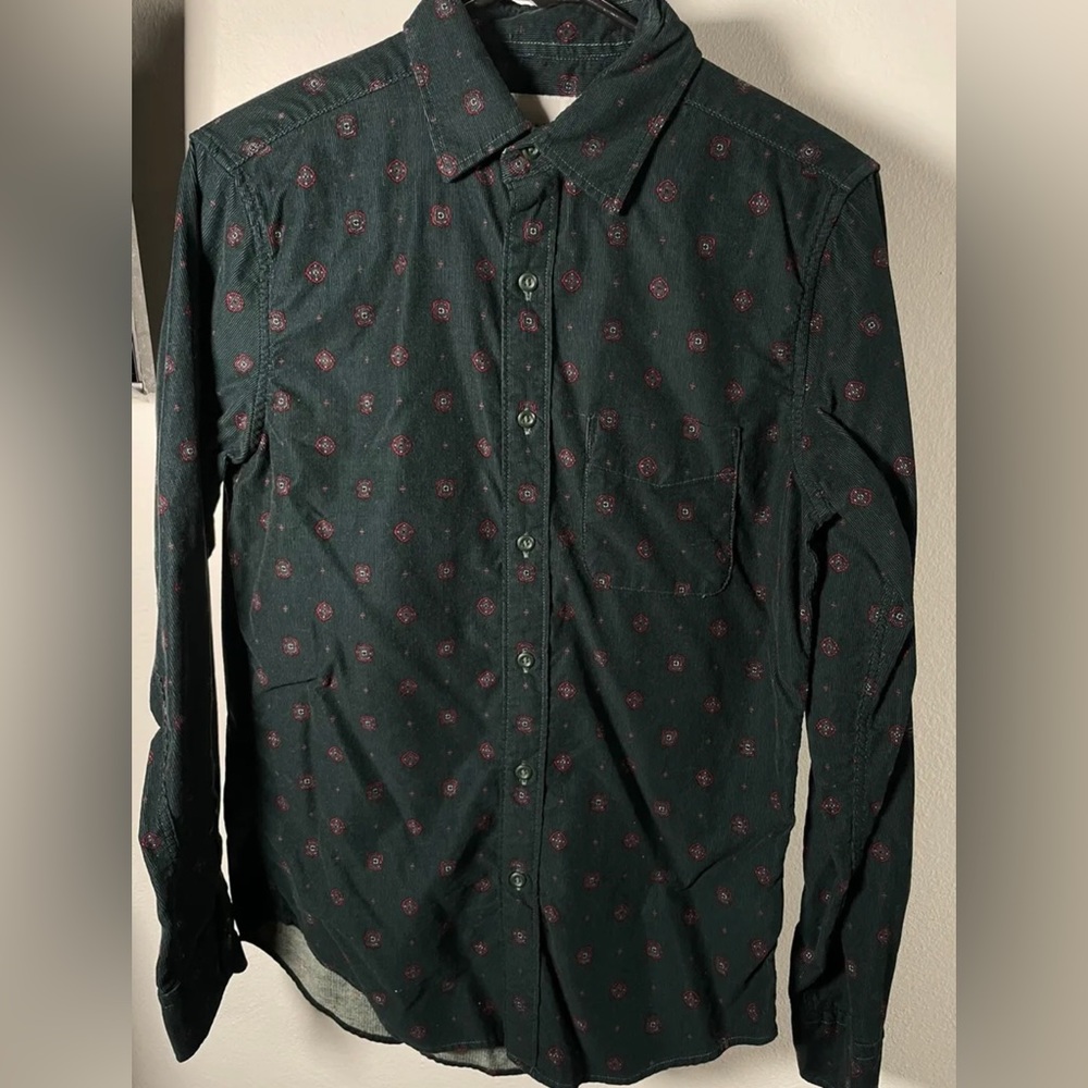 American Eagle Long Sleeve Button Up Mens Christmas Inspired Red Shirt Size XS